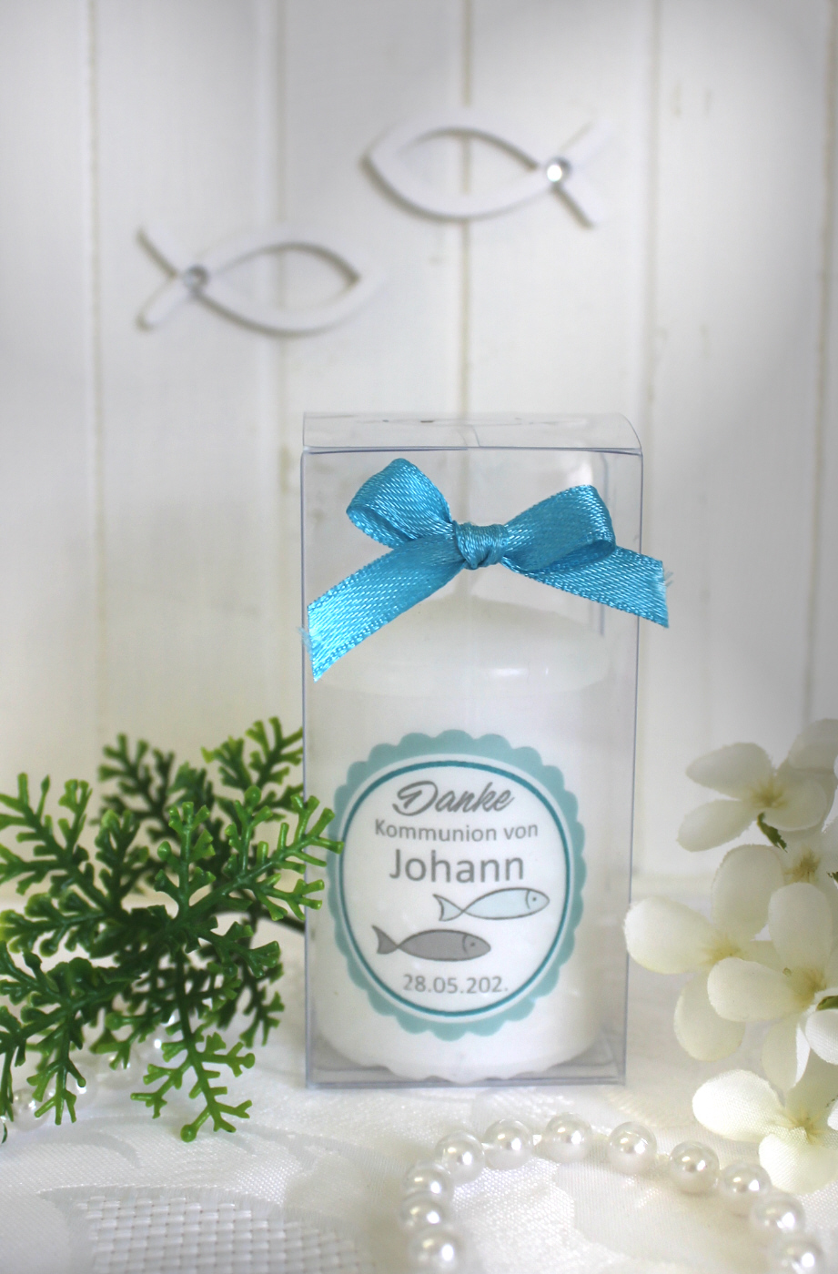 Gastgeschenk Kerze „Label Fisch“ wahlweise im Organzasäckchen oder in der Geschenkschachtel Design 300 – Bild 7