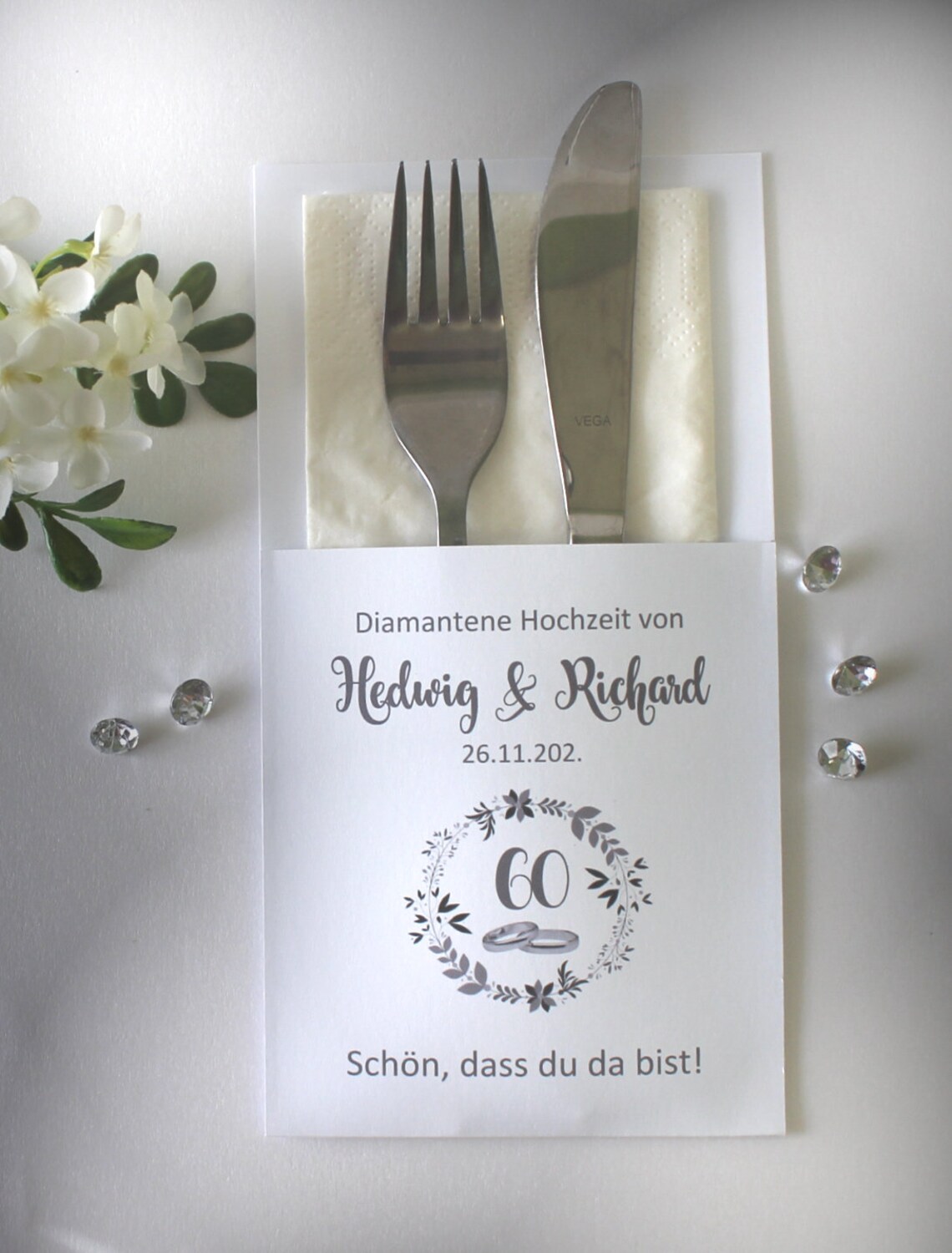 Bestecktasche zur Diamant Hochzeit Blütenkranz mit Ringen Design 7158