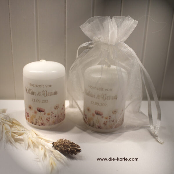 Gastgeschenk Kerze "Wiese" für jeden Anlass verpackt im Organzasäckchen, zum kleinen Preis! Design 420