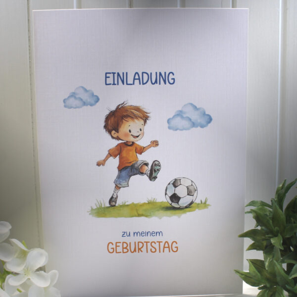 Einladungskarte zum Kindergeburtstag "Fußballer" Klappkarte incl. Umschlag und Innentext zum kleinen Preis Design KG 06