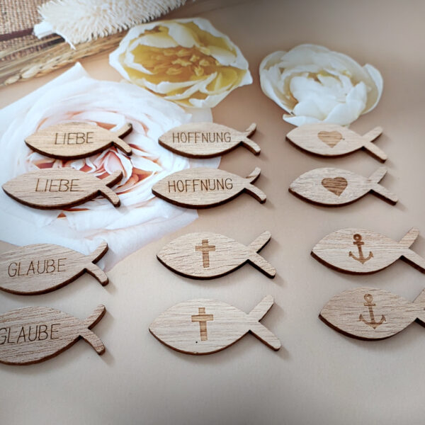 Wunderschöne Holzfische braun – Liebe-Glaube-Hoffnung für Bastelarbeiten & Deko,12 Stück Design 18