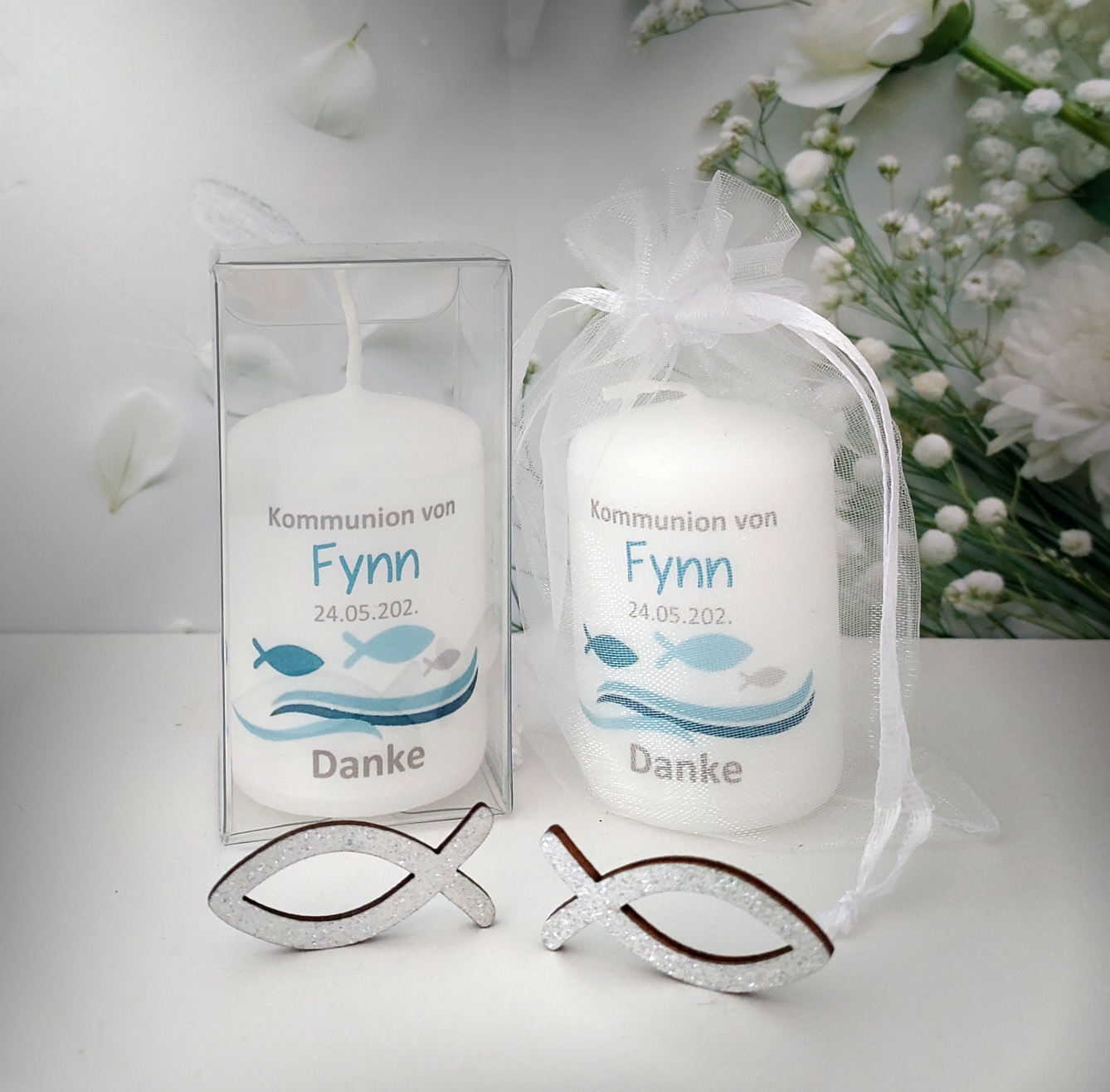 Gastgeschenk Kerze "Welle mit Fisch" wahlweise im Organzasäcken oder in der Geschenkschachtel Design 212 – Bild 4