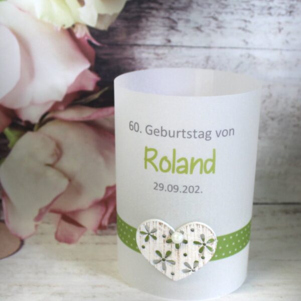 Lichthülle, Windlicht Pergament zum Geburtstag mit Holzherz, Farbe grün Design 961