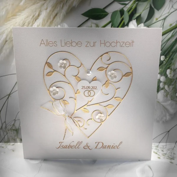 Edle personalisierte Hochzeitskarte mit goldenem Herz Design 109